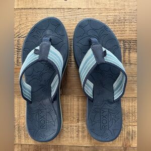 Roxy Women’s Navy Flip Flops with Light Blue Striped Straps- 8 - NWT